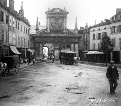 Tramway hippomobile porte Saint-Nicolas (Nancy)